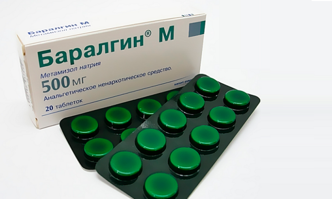 В случае с сильными болевыми ощущениями специалист может предложить паранефральную или паравертебральную новокаиновую блокаду, прием Баралгина, ненаркотических анальгетиков