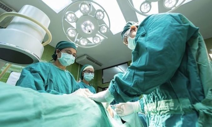 Ранее самым популярным способом лечения являлось хирургическое удаление узлов
