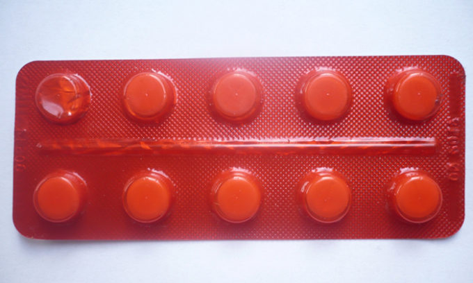 Трихопол, выпускаемый в таблетках, рекомендуется принимать по 250 мг 2 раза в сутки в течение 10 дней или 400 мг 2 раза в сутки в течение 5-7 дней