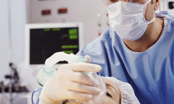 Первым делом проводится анестезия, чтобы избавить женщину от болевых ощущений